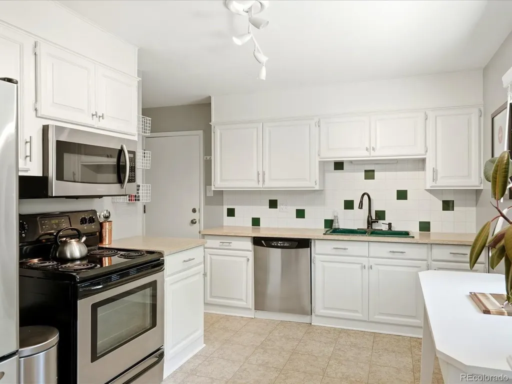4062 W Greenwood Place Denver CO 80236