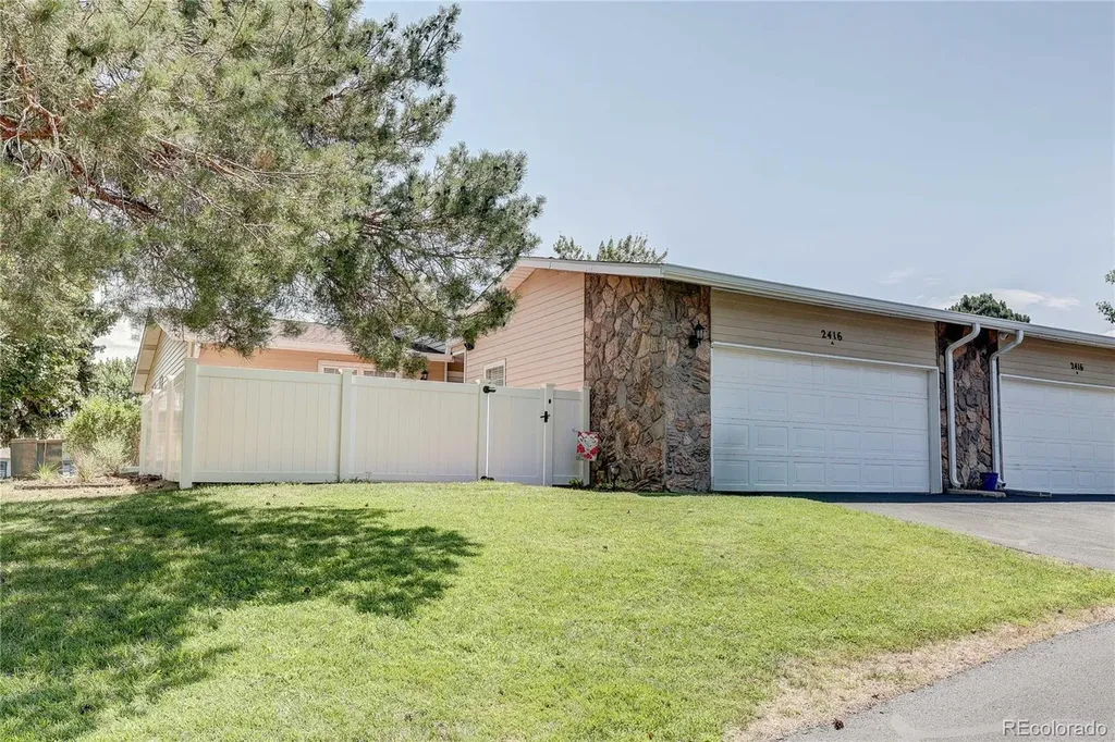 2416 S Vaughn Way Aurora CO 80014