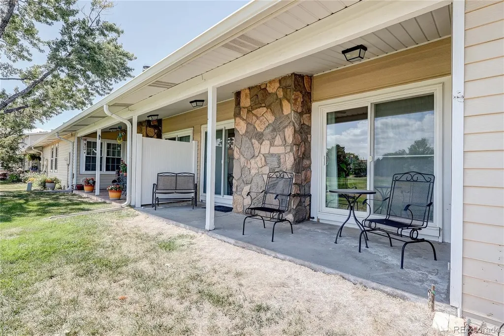2416 S Vaughn Way Aurora CO 80014