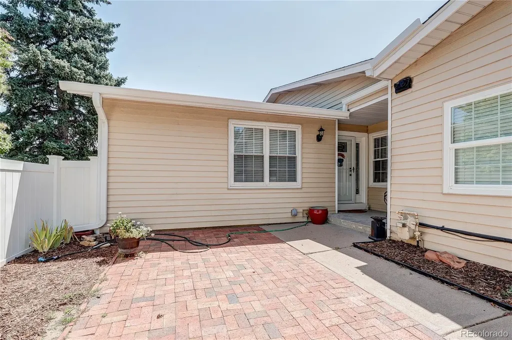 2416 S Vaughn Way Aurora CO 80014