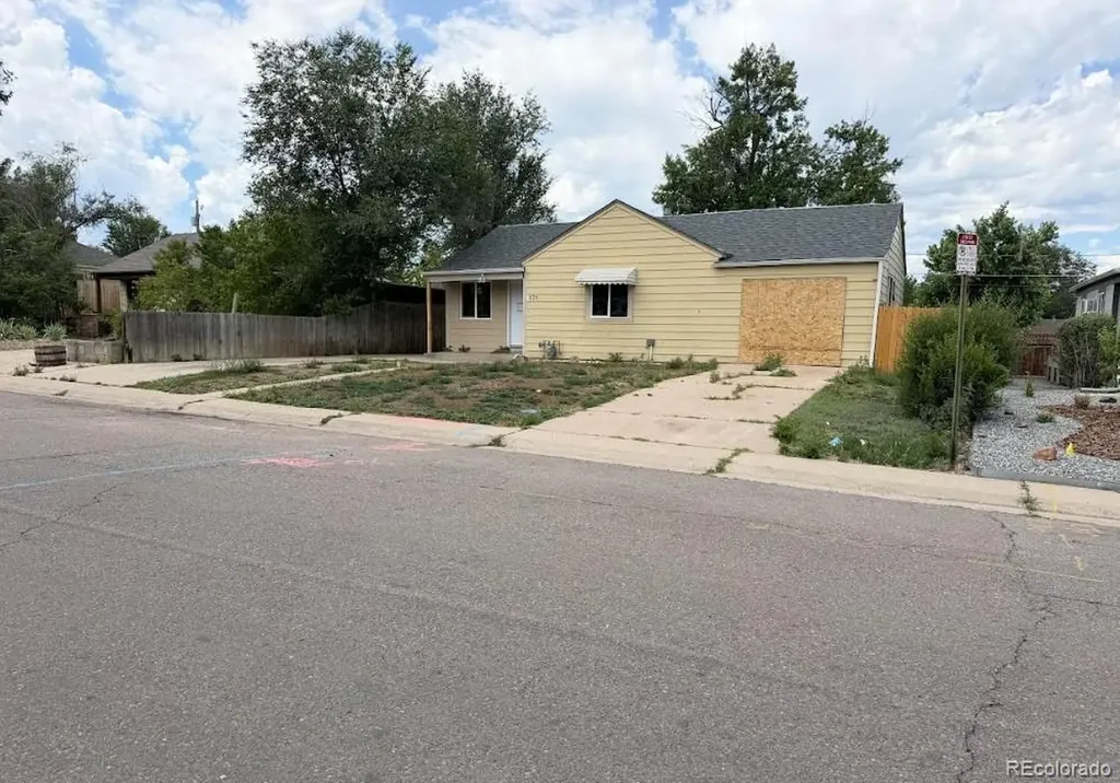 1635 S Quivas Street Denver CO 80223