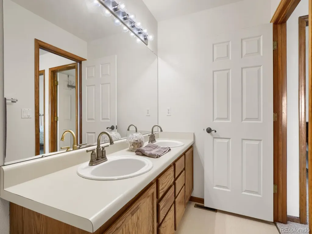 5233 S Espana Street Centennial CO 80015