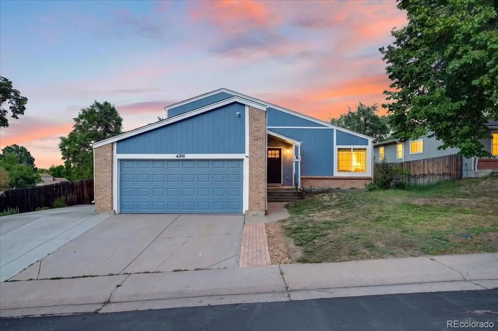 4366 S Dearborn Court Aurora CO 80015