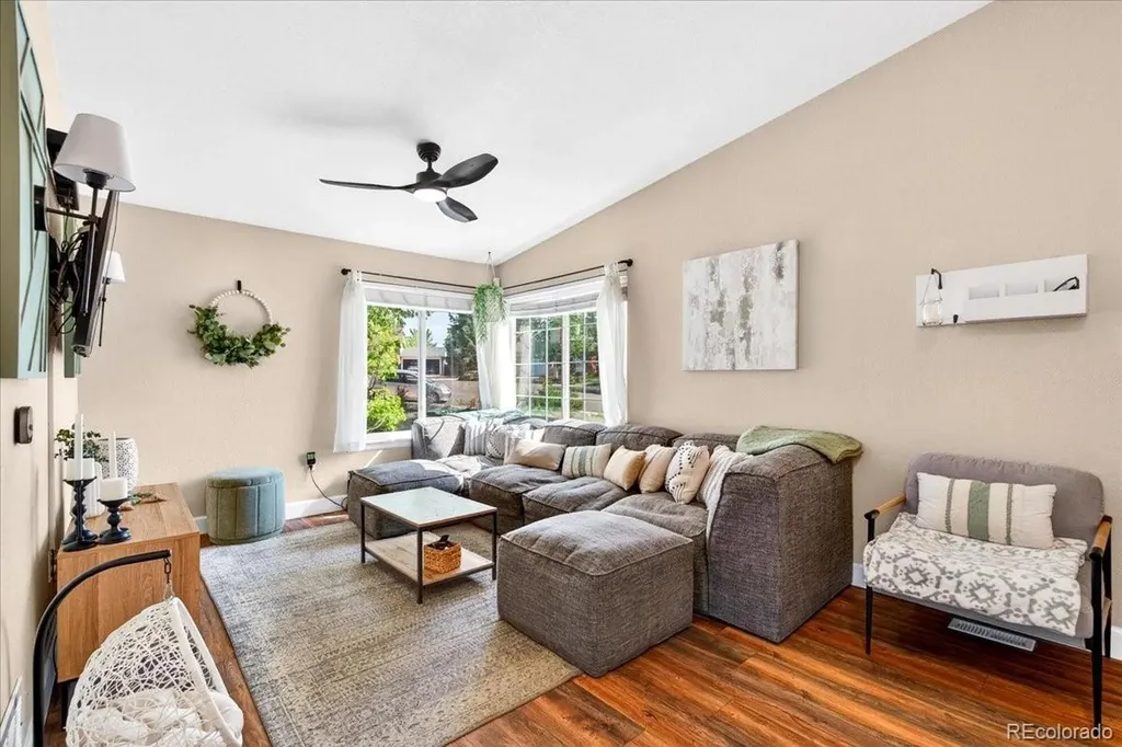 4366 S Dearborn Court Aurora CO 80015