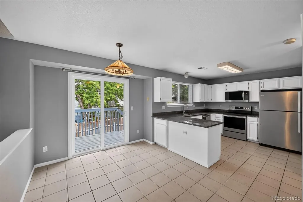 10452 Hyacinth Street Littleton CO 80129