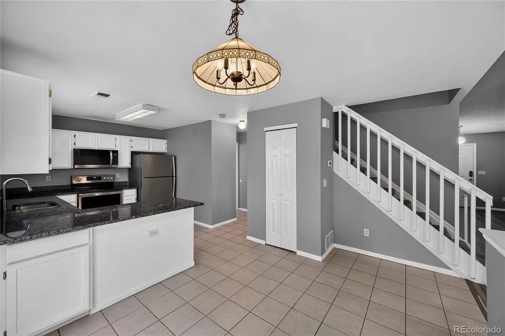 10452 Hyacinth Street Littleton CO 80129