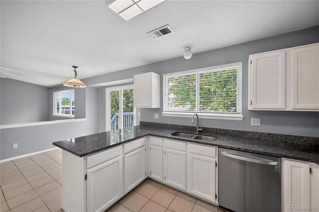 10452 Hyacinth Street Littleton CO 80129