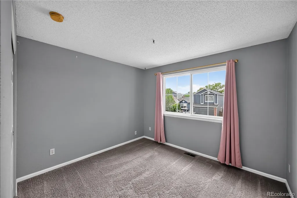 10452 Hyacinth Street Littleton CO 80129