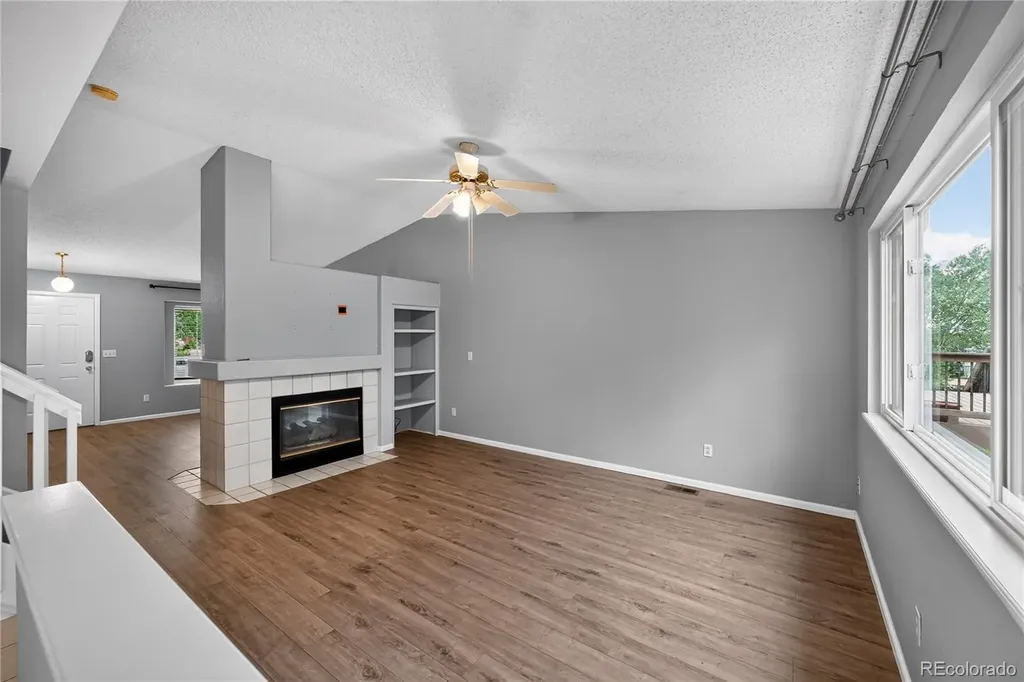 10452 Hyacinth Street Littleton CO 80129