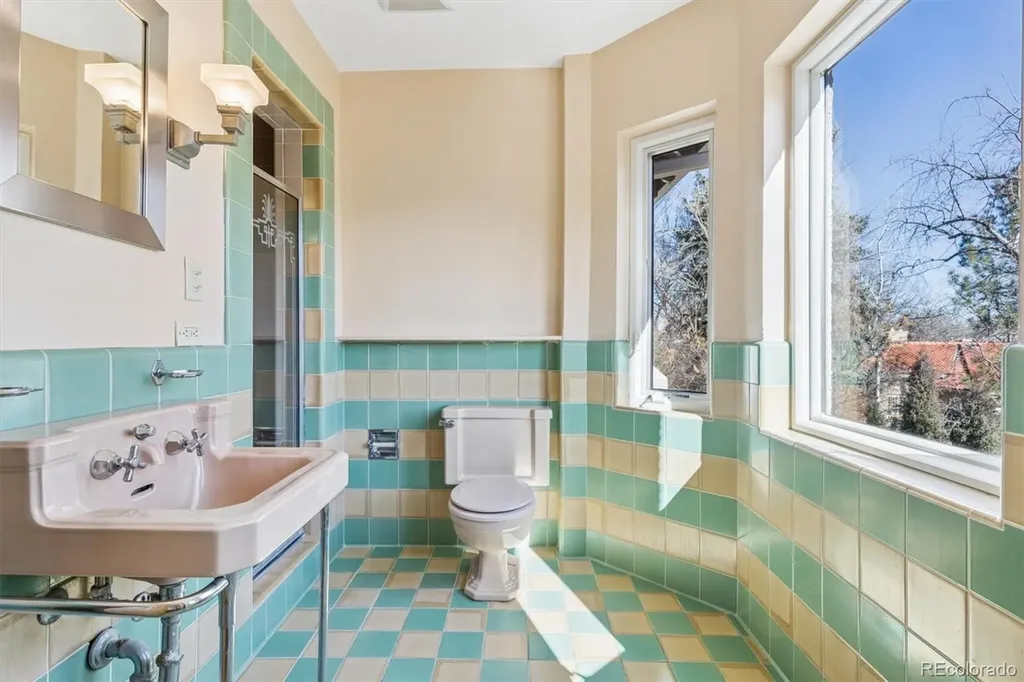 6 Ivy Lane Denver CO 80220