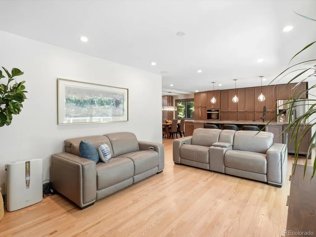 8016 S Vine Way Centennial CO 80122