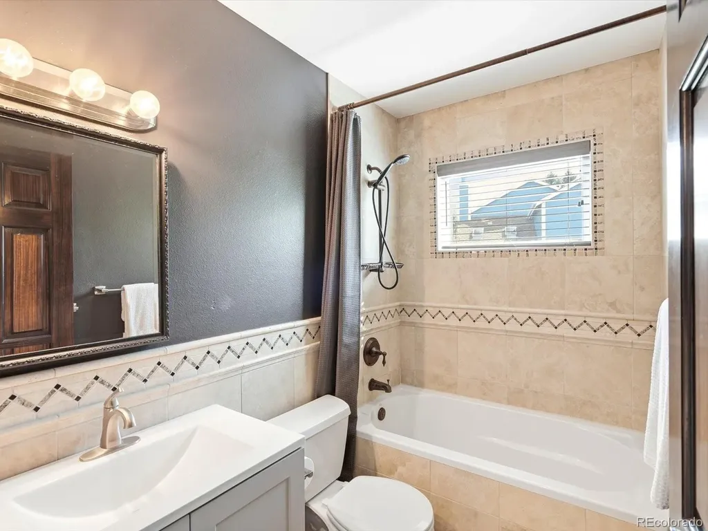 8016 S Vine Way Centennial CO 80122