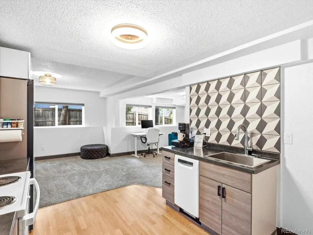 8016 S Vine Way Centennial CO 80122
