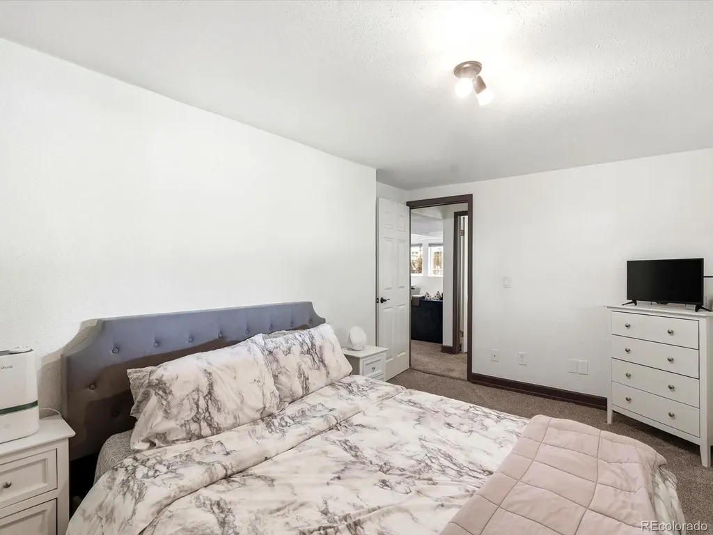 8016 S Vine Way Centennial CO 80122