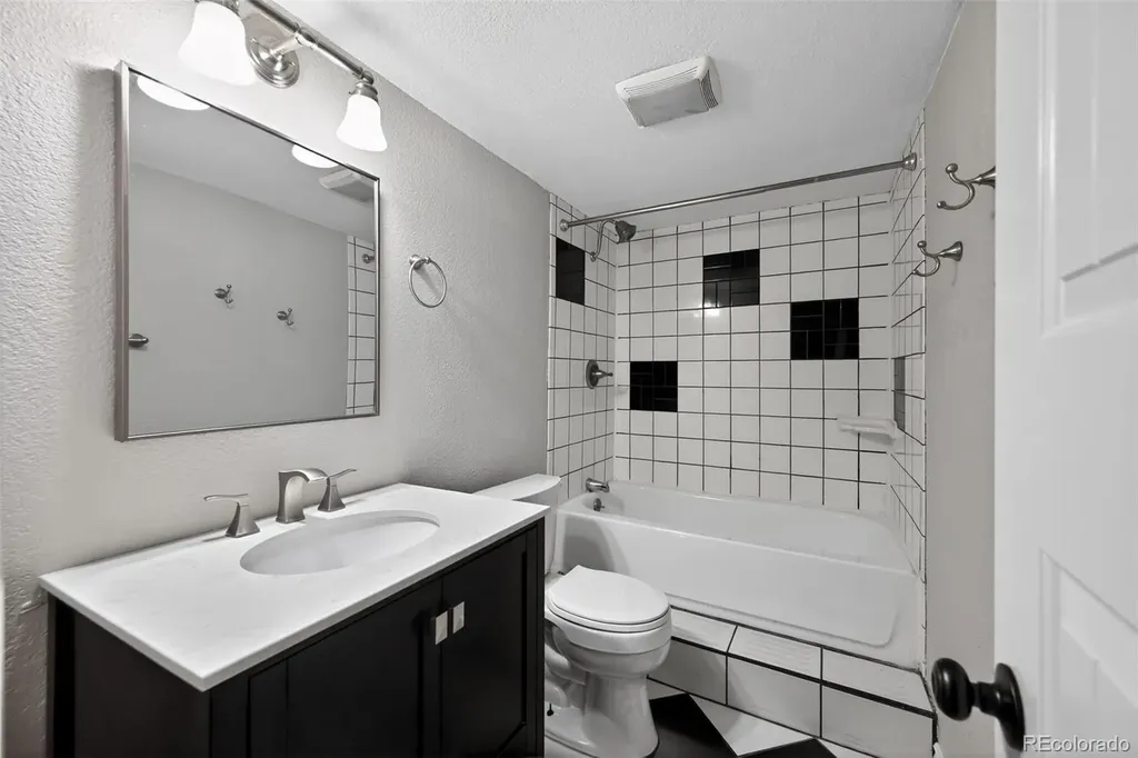 6258 S Madison Drive Centennial CO 80121