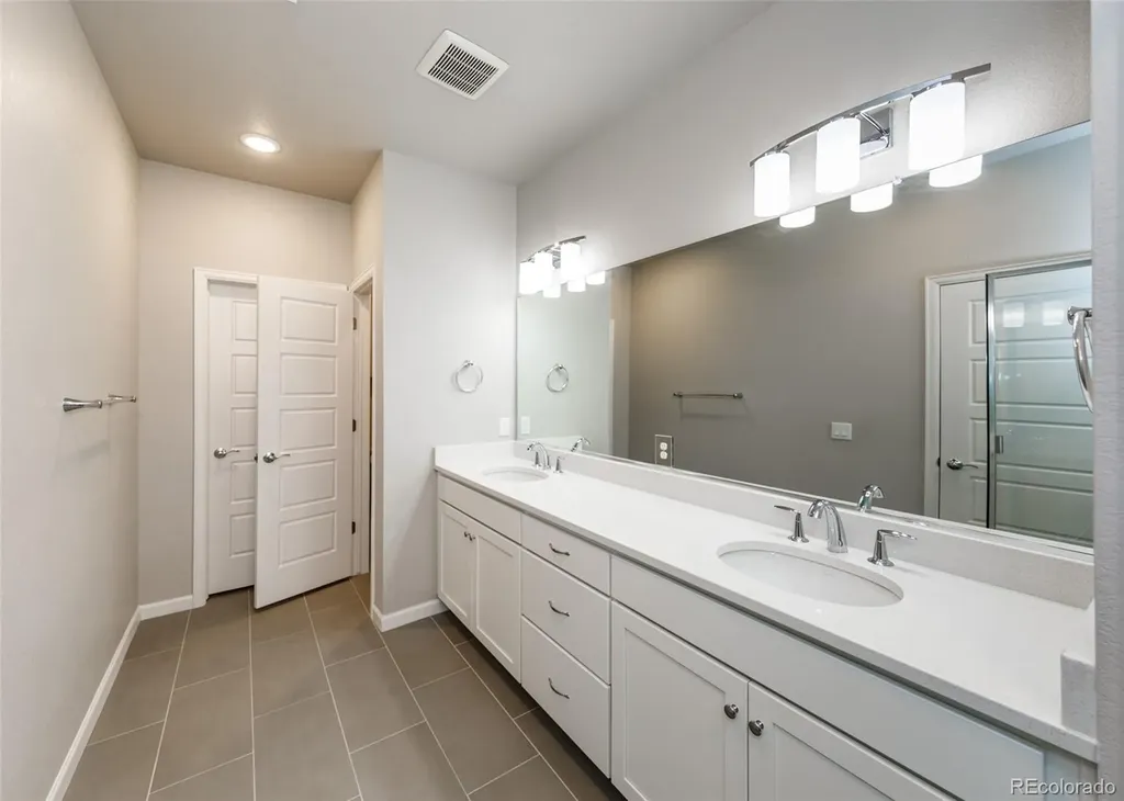 6153 N Ceylon Street Denver CO 80249