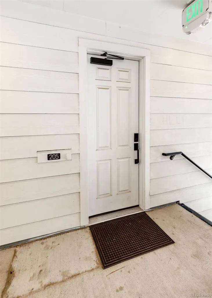 6153 N Ceylon Street Denver CO 80249
