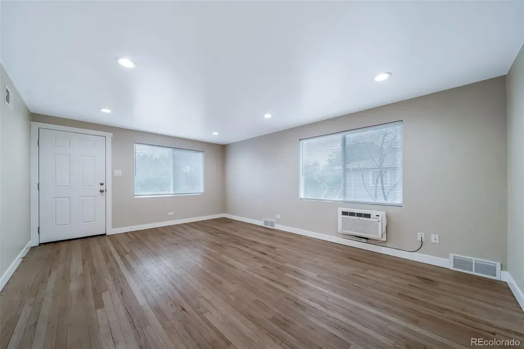 1870 W Mosier Place Denver CO 80223