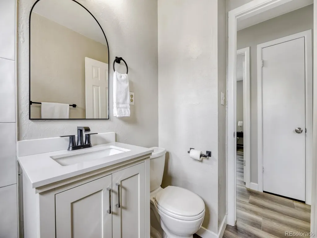 1015 W Longview Avenue Littleton CO 80120