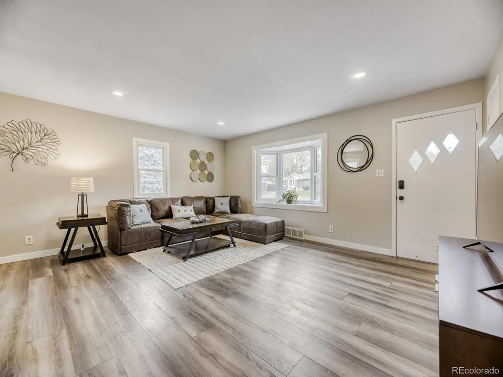 1015 W Longview Avenue Littleton CO 80120