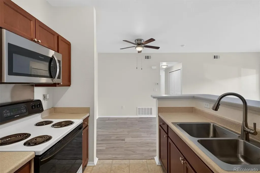 911 S Zeno Way Aurora CO 80017