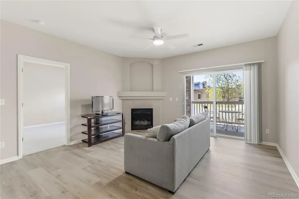 Denver CO, 8200 E 8th Avenue, Unit 6101