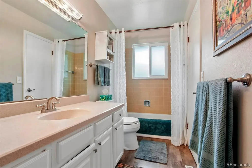 454 W Acoma Drive Littleton CO 80120