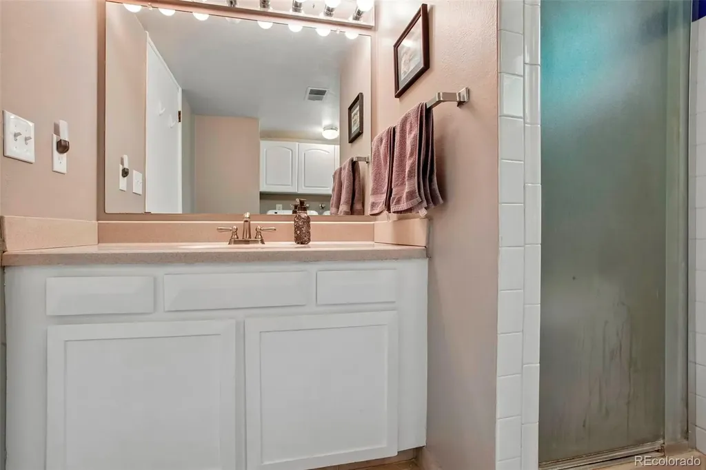 454 W Acoma Drive Littleton CO 80120