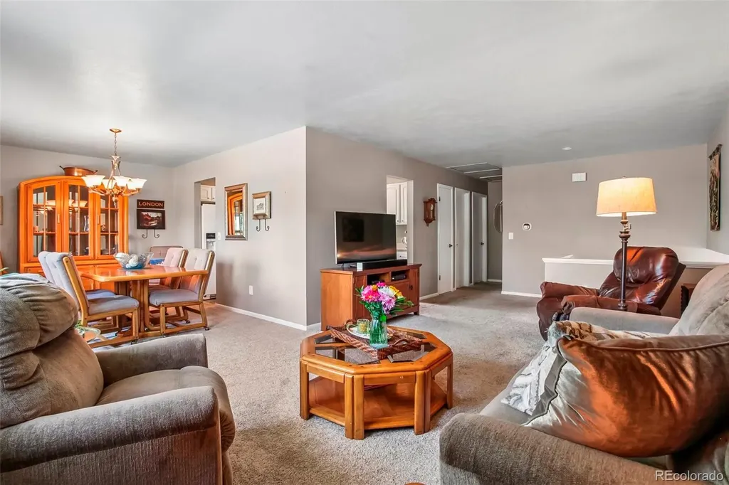 454 W Acoma Drive Littleton CO 80120