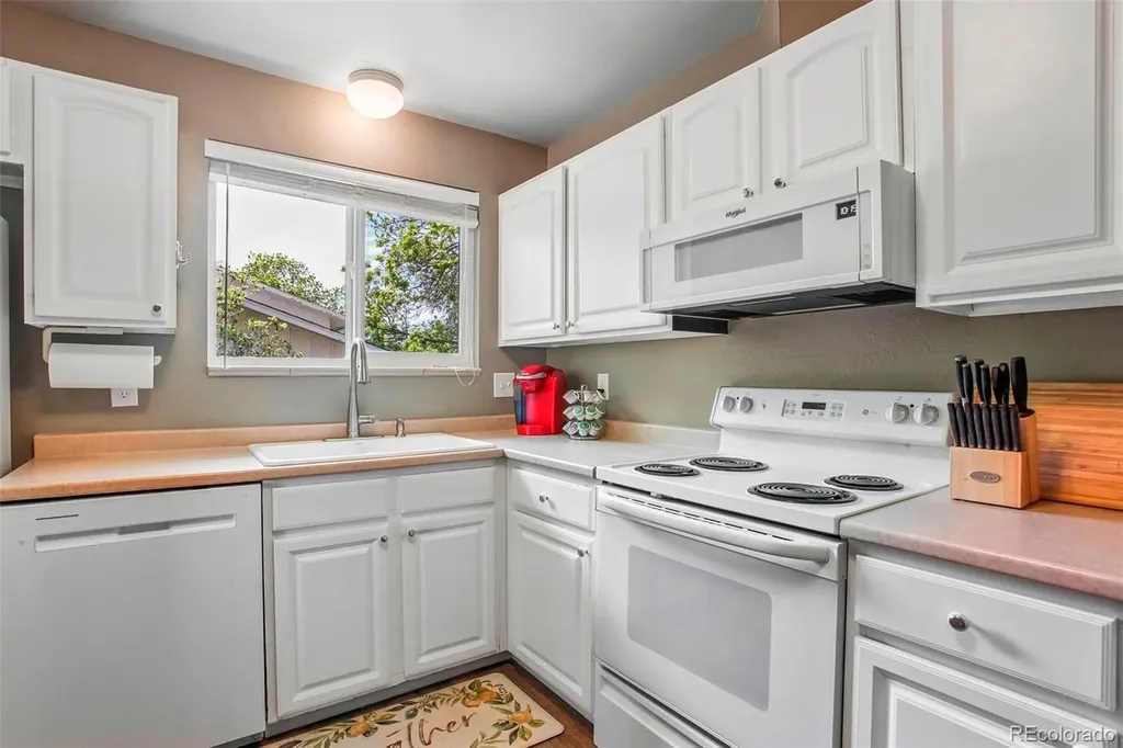 454 W Acoma Drive Littleton CO 80120