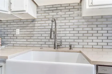 884 Vaughn Street Aurora CO 80011