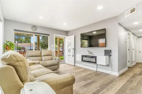 884 Vaughn Street Aurora CO 80011