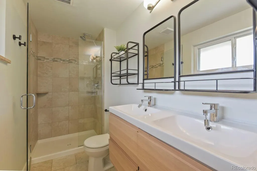 2555 E Maplewood Avenue Littleton CO 80121