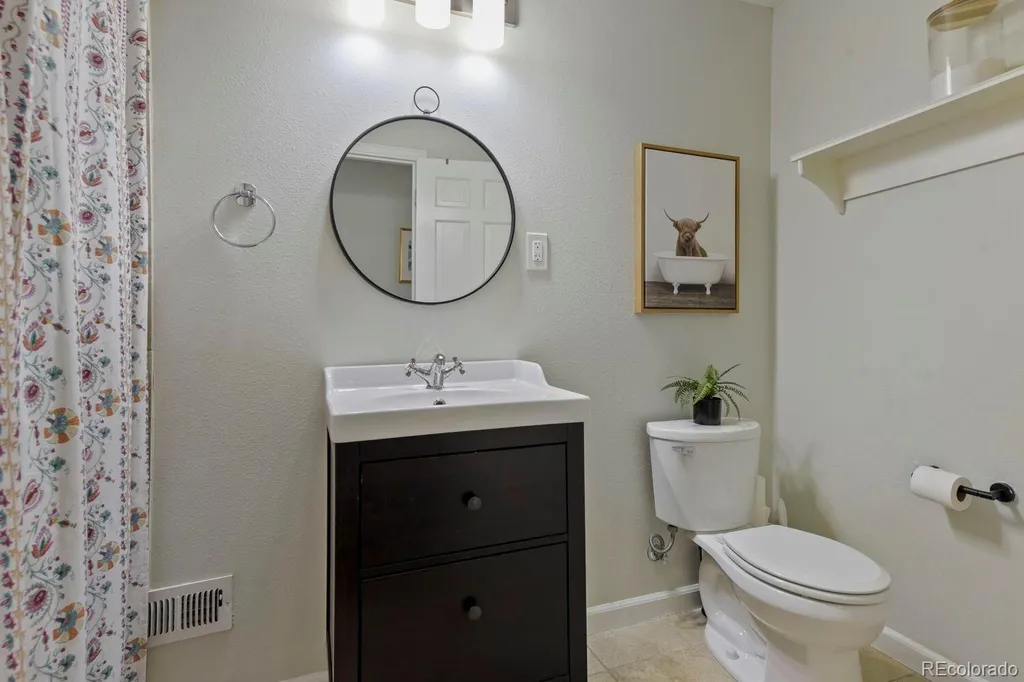 2555 E Maplewood Avenue Littleton CO 80121