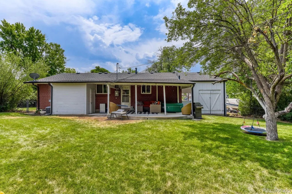 2555 E Maplewood Avenue Littleton CO 80121