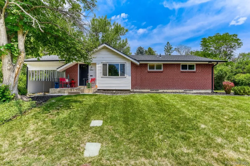 2555 E Maplewood Avenue Littleton CO 80121