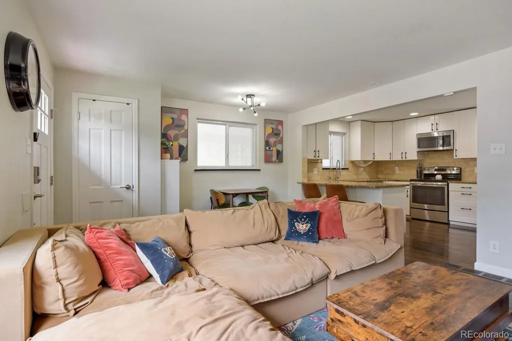 2555 E Maplewood Avenue Littleton CO 80121