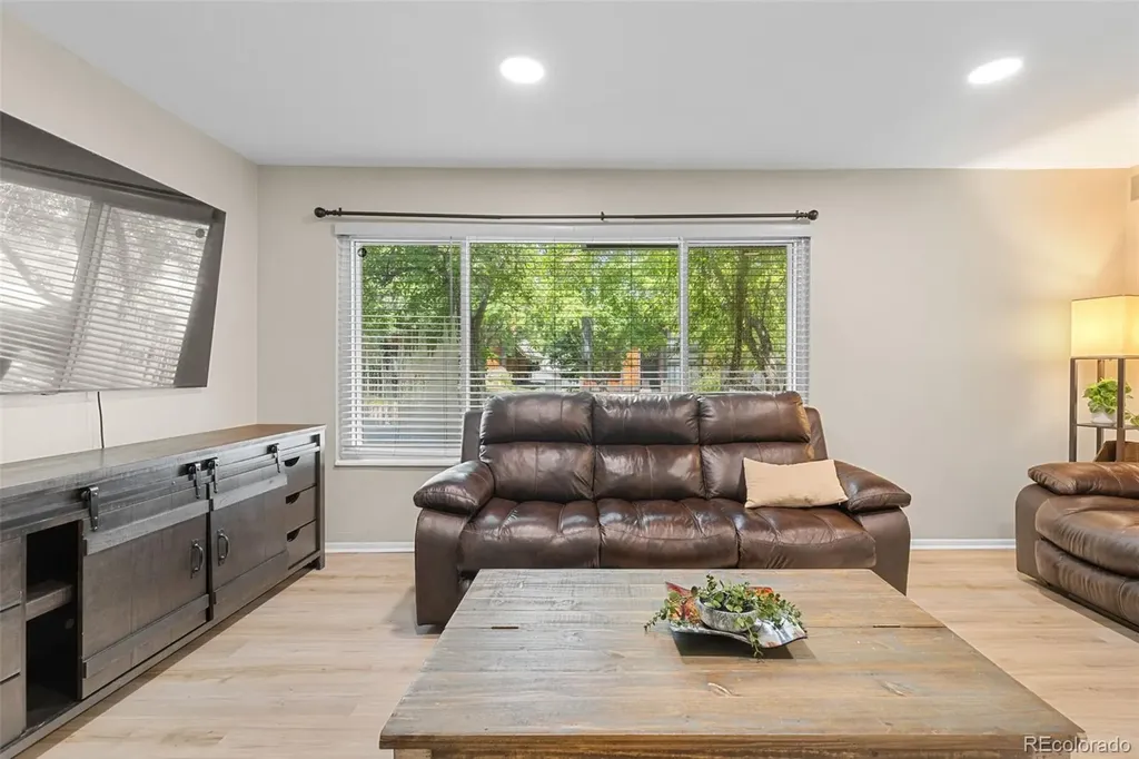 1206 S Dillon Way Aurora CO 80012