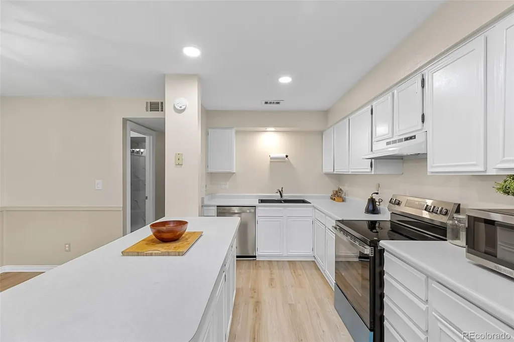 1206 S Dillon Way Aurora CO 80012