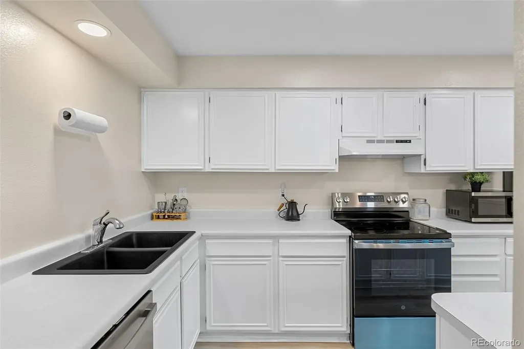 1206 S Dillon Way Aurora CO 80012