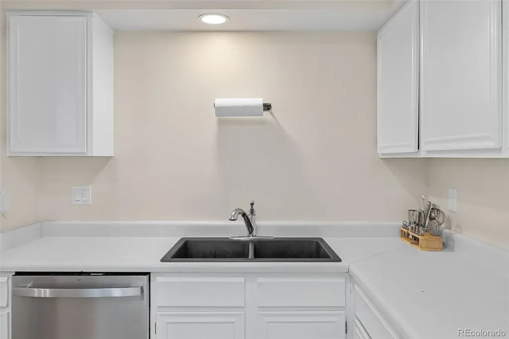 1206 S Dillon Way Aurora CO 80012