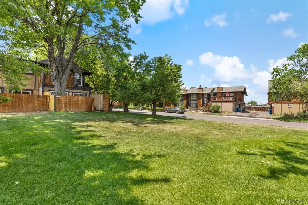 1206 S Dillon Way Aurora CO 80012