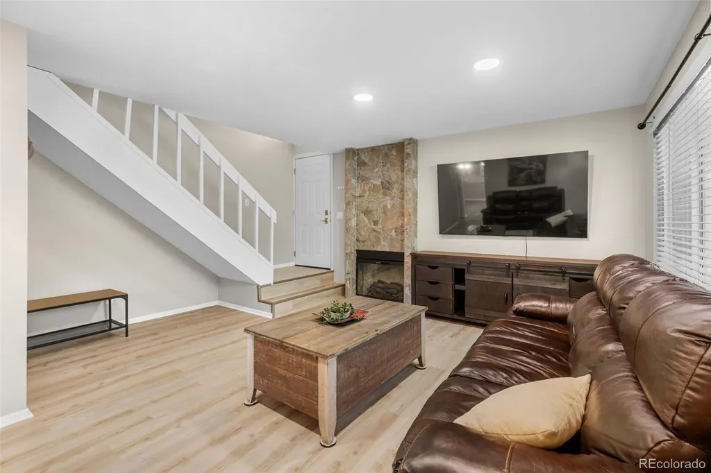 1206 S Dillon Way Aurora CO 80012