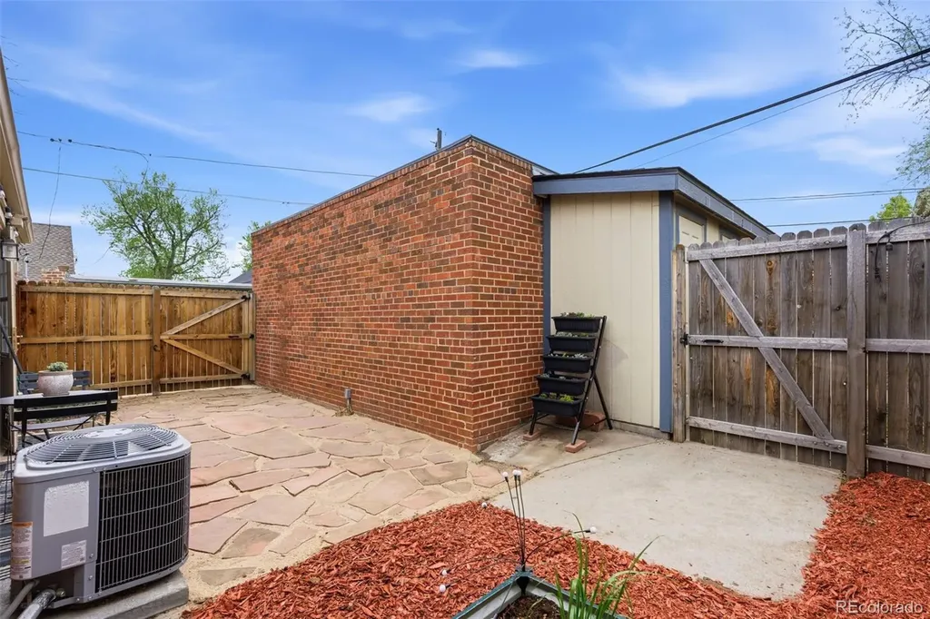 5018 E 8th Avenue Denver CO 80220
