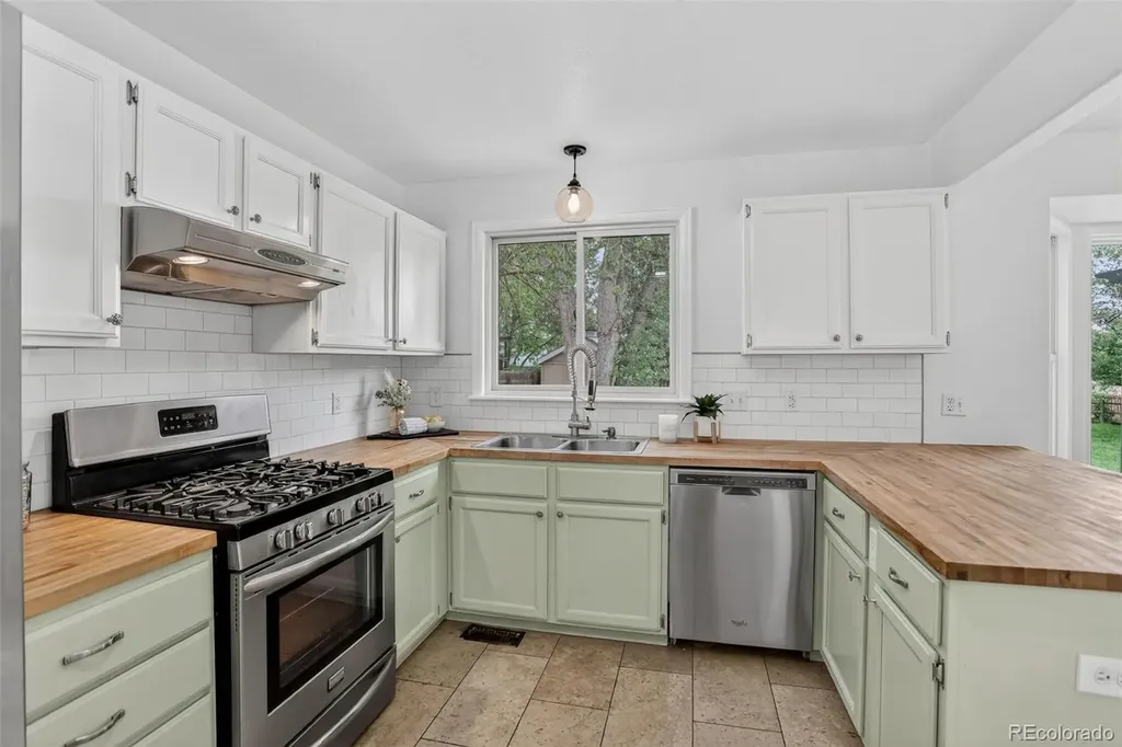 880 Parthenon Court Lafayette CO 80026