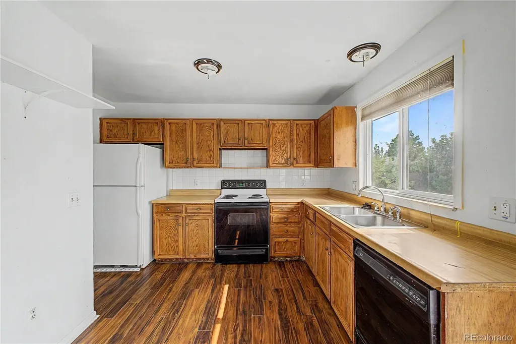 10015 Beach Street Denver CO 80260