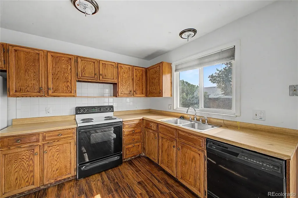 10015 Beach Street Denver CO 80260