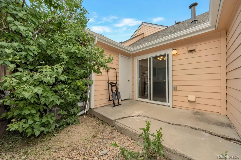 1728 Eagle Street Aurora CO 80011