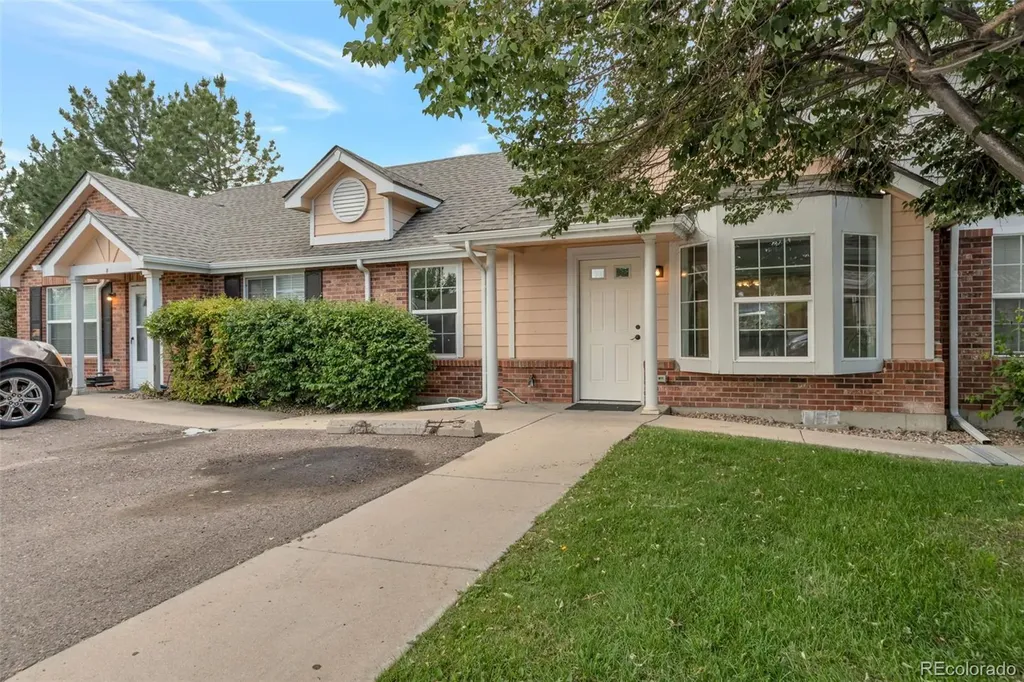 1728 Eagle Street Aurora CO 80011
