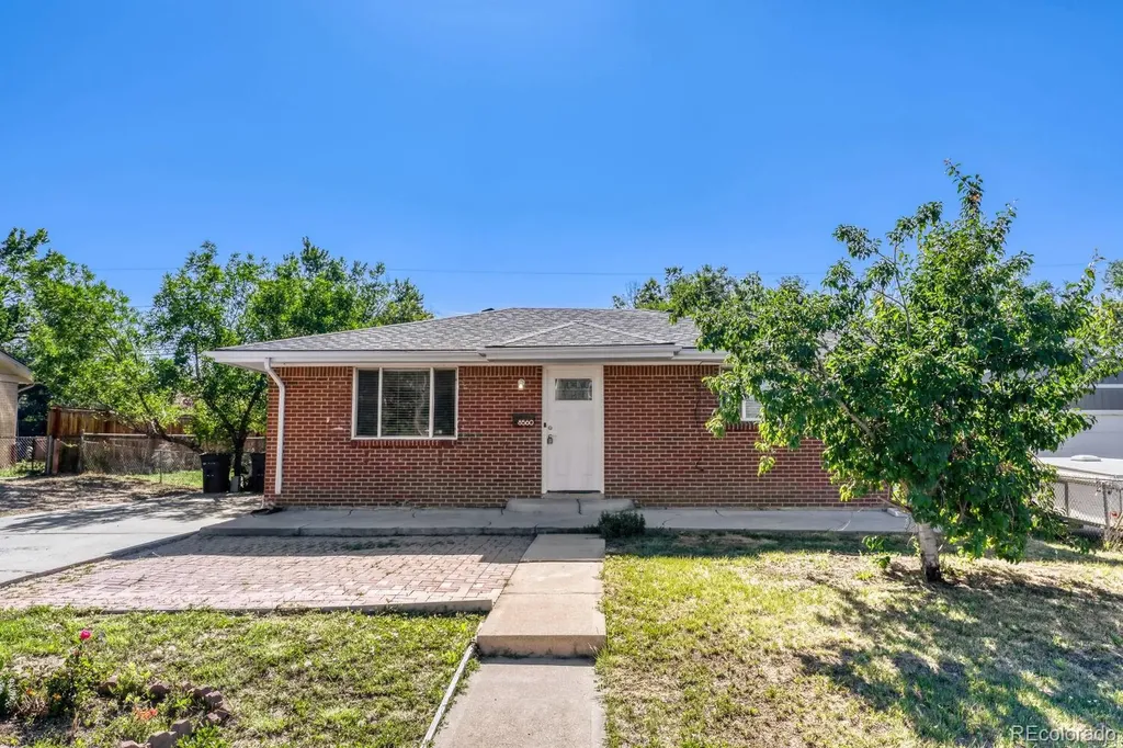 8560 Essex Street Denver CO 80229